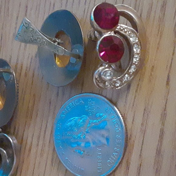 2 Pair Vintage Clip-on Earrings - Picture 6 of 6